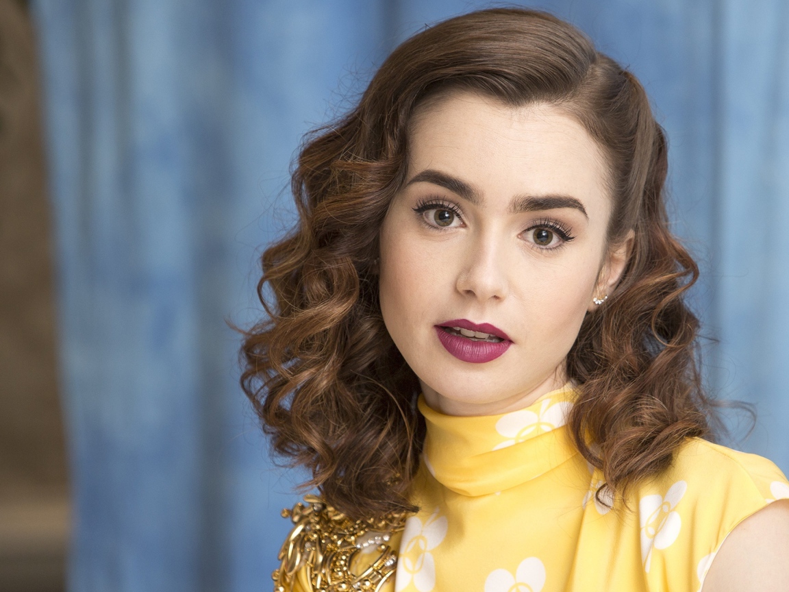 Красивая девушка, актриса Лили Коллинз