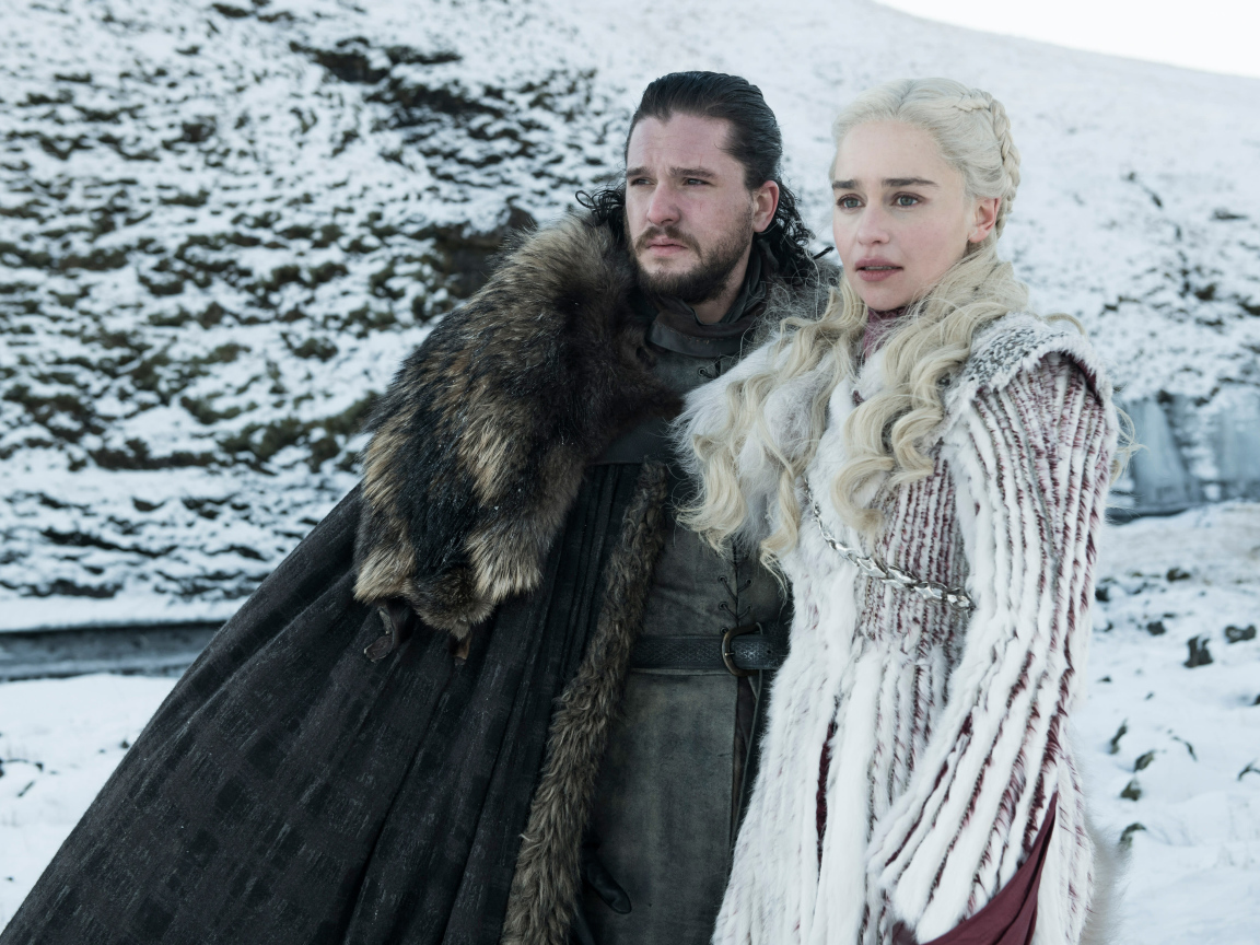 Characters John Snow and Daenerys Targaryen in the winter of the series Game of Thrones