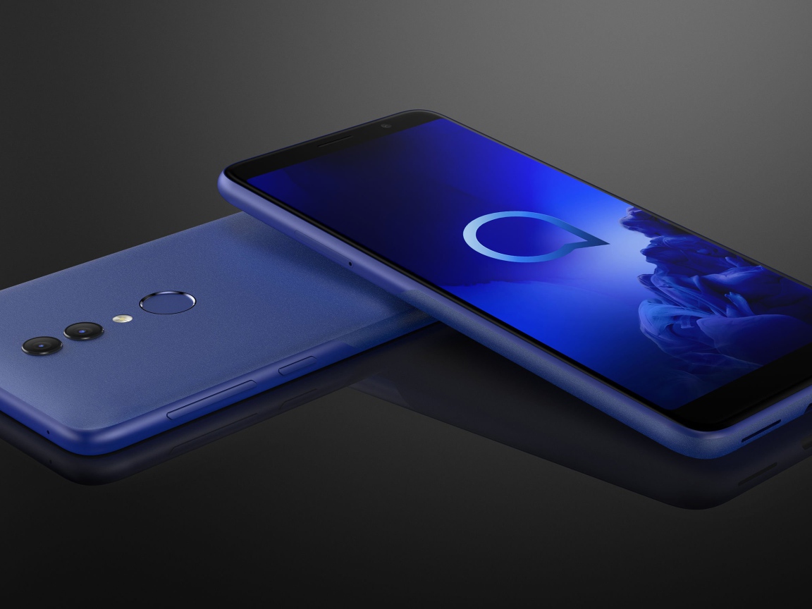 Два тонких смартфона Alcatel 1 на сером фоне