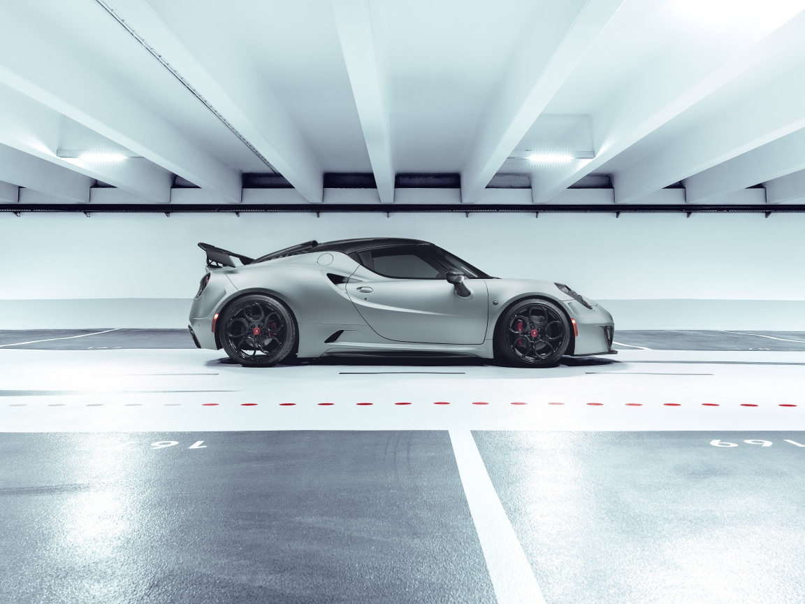 Серый автомобиль Pogea Racing Nemesis 2020 года на парковке 