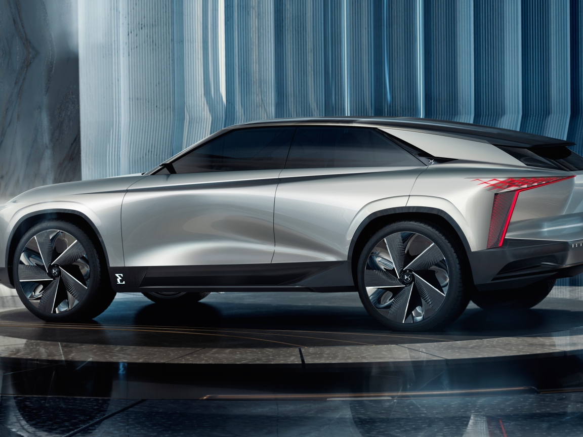 2020 silver DS Aero Sport Lounge car side view