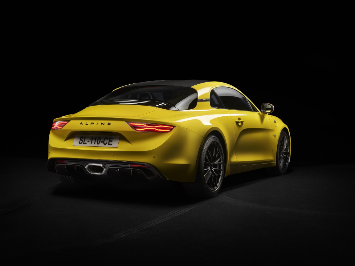 Желтый автомобиль Alpine A110 Color Edition 2020 года вид сзади