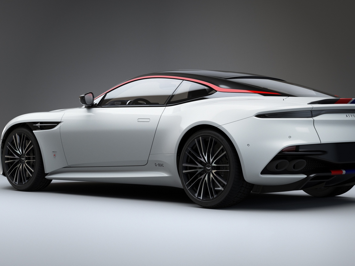 Автомобиль Aston Martin DBS Superleggera, 2019 года вид сзади