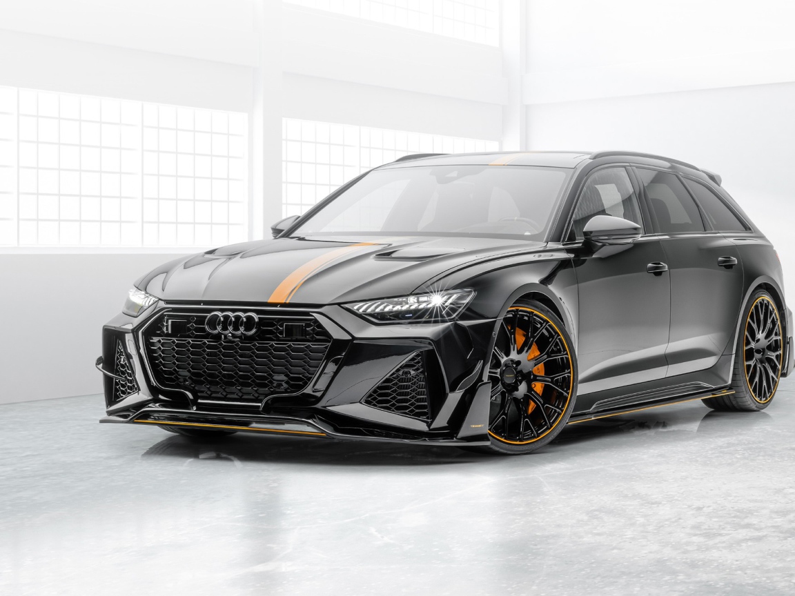 Серебристый автомобиль Mansory Audi RS 6 Avant 2020 года в белом здании