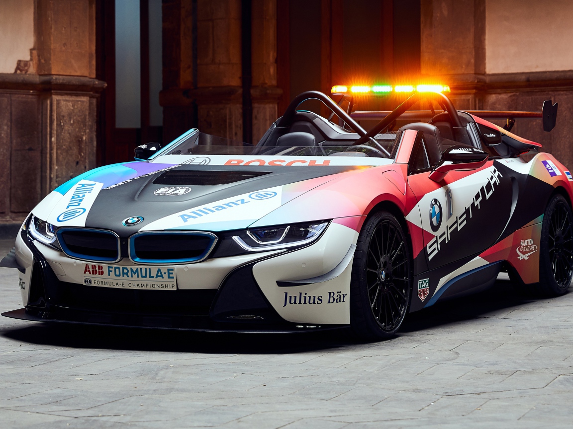 Гоночный автомобиль BMW I8 Roadster 