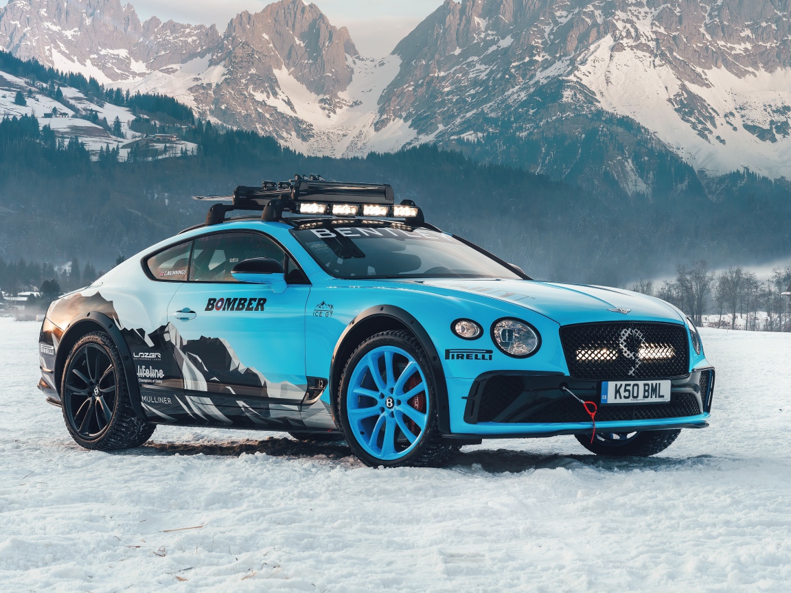 Автомобиль Bentley Continental GT Ice Race 2020 года в заснеженных горах 
