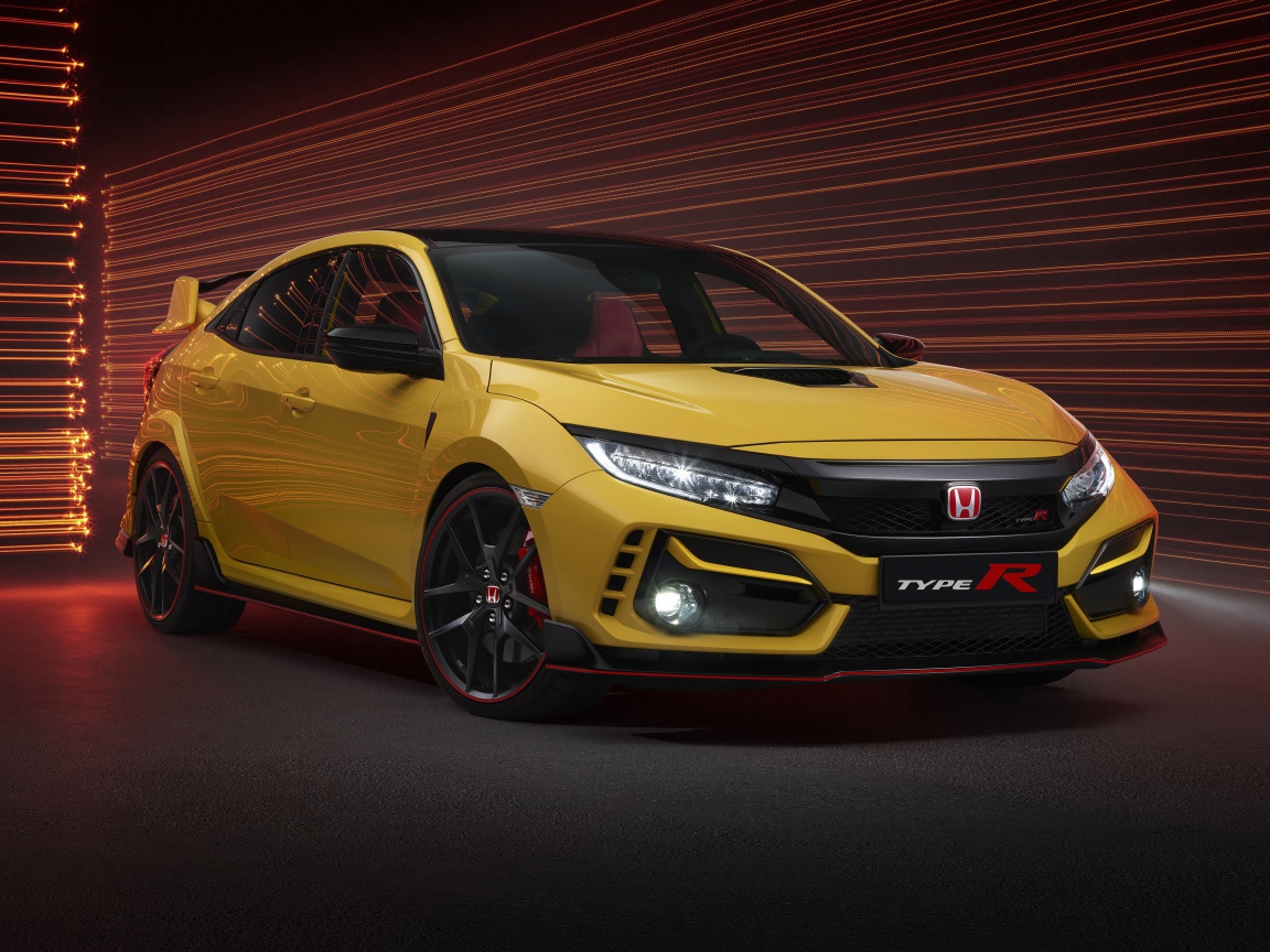 Желтый автомобиль Honda Civic Type R Limited Edition 2020 года 