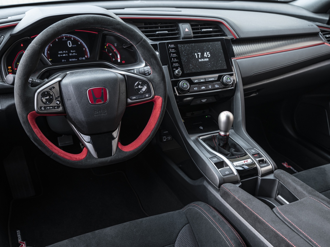 Черный кожаный салон автомобиля Honda Civic Type R Sport Line
