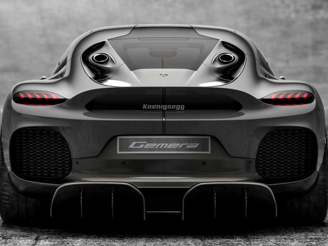Серебристый автомобиль Koenigsegg Gemera 2020 года вид сзади