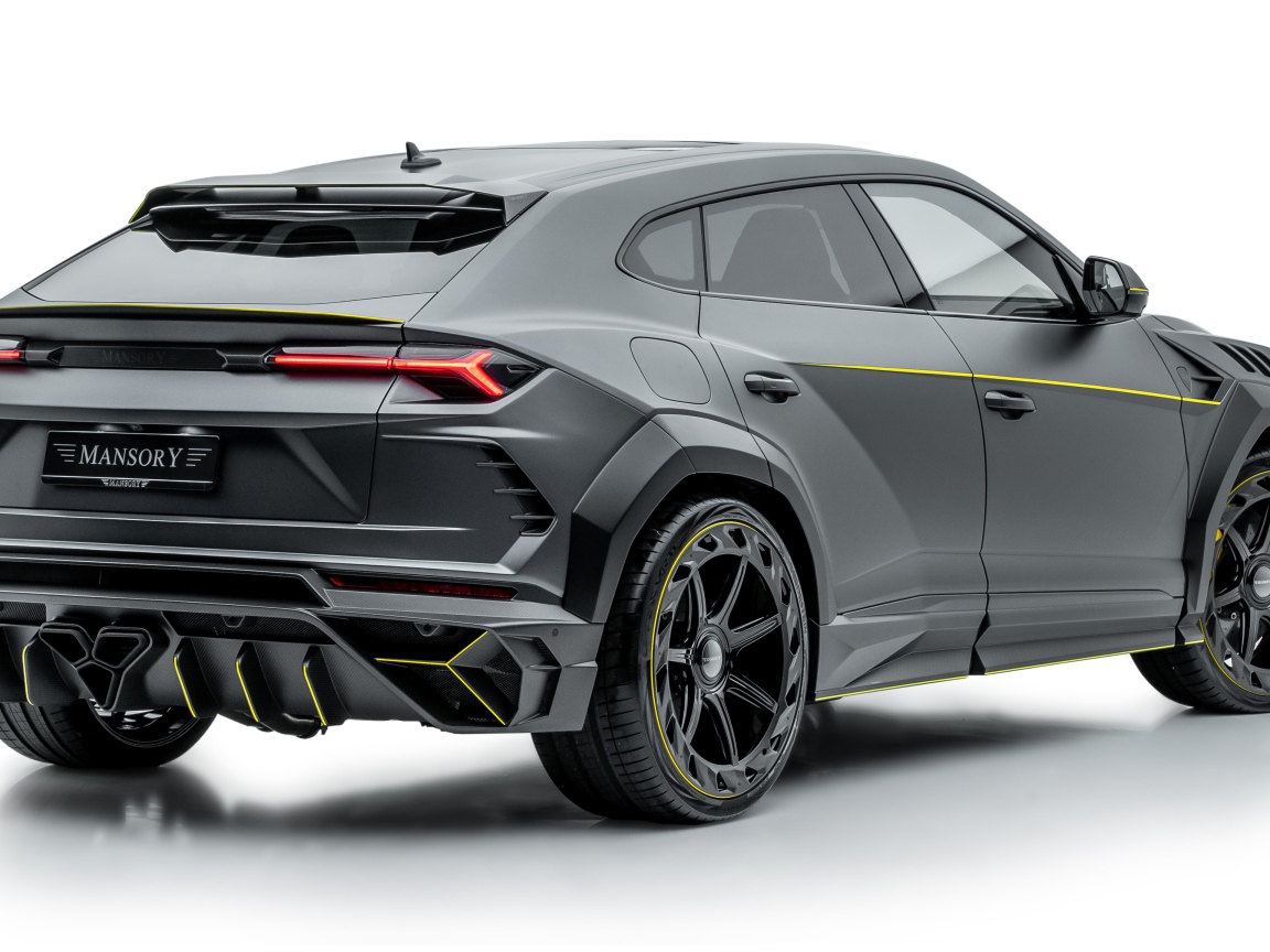 Серый внедорожник Lamborghini Urus 2019 года на белом фоне