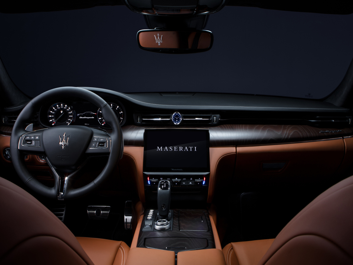 Дорогой кожаный салон автомобиля Maserati Quattroporte S Q4 GranLusso 2021 года