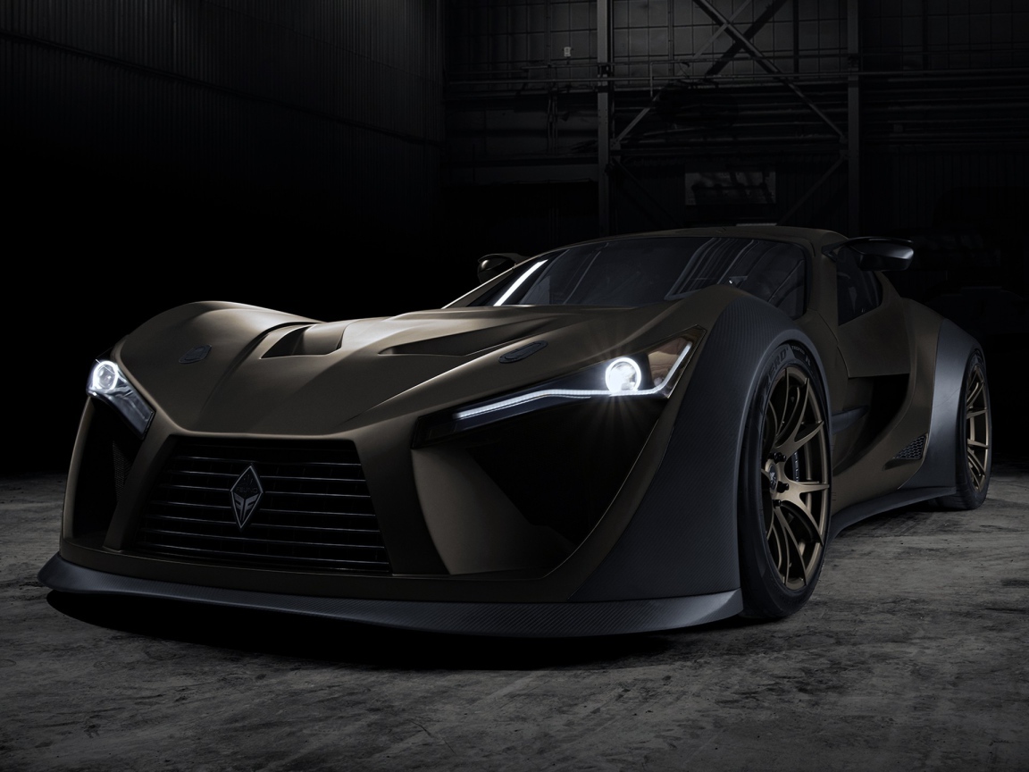Дорогой автомобиль Felino CB7R с включенными фарами