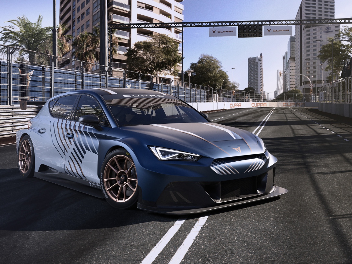 Стильный автомобиль Cupra Leon E-Racer 2020 года на гонках 
