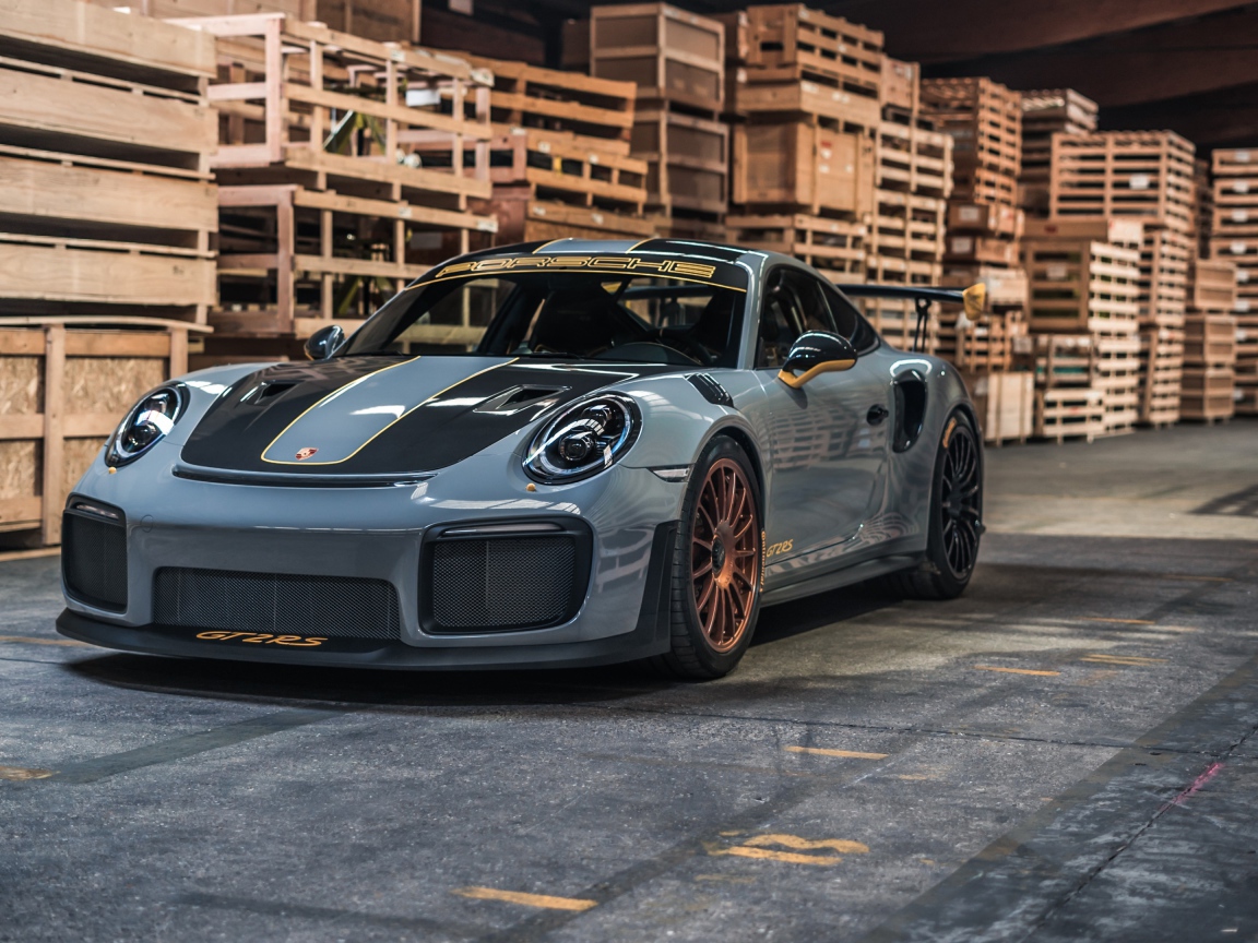 Автомобиль  Porsche 911 GT2 RS 2020 года на складе 