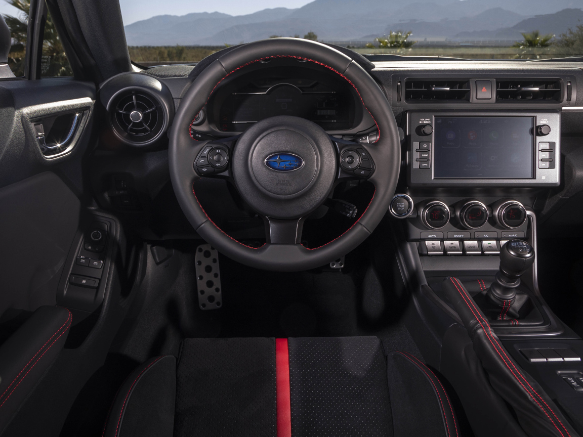 Салон автомобиля subaru brz 2022 года