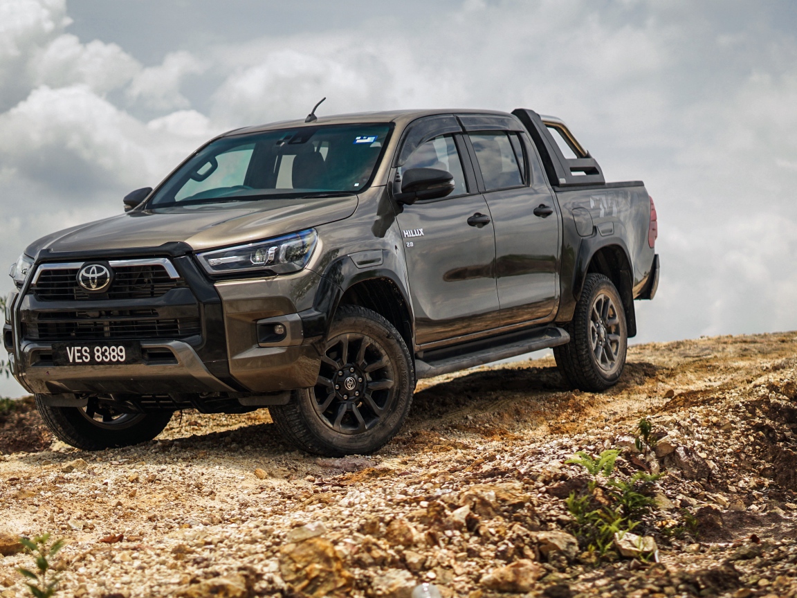 Внедорожник Toyota Hilux Rogue Double Cab 2020 года 