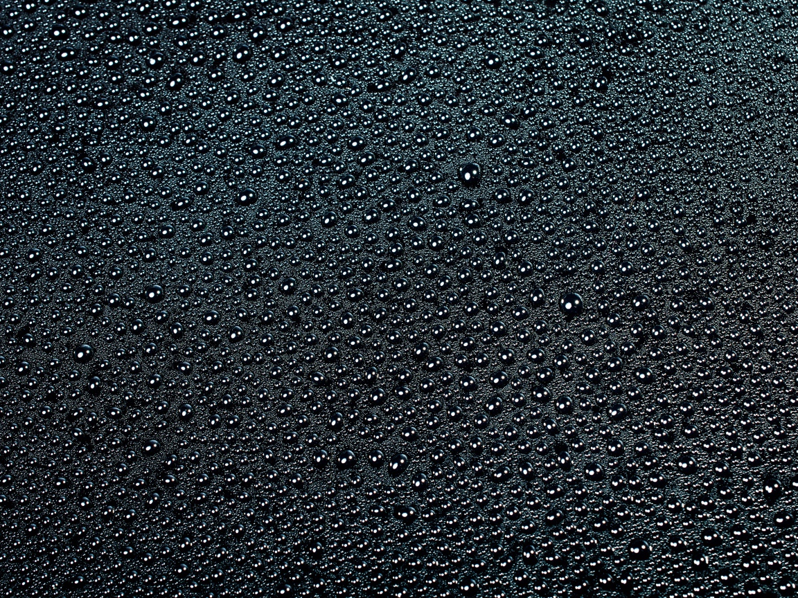 Черный фон с каплями воды 