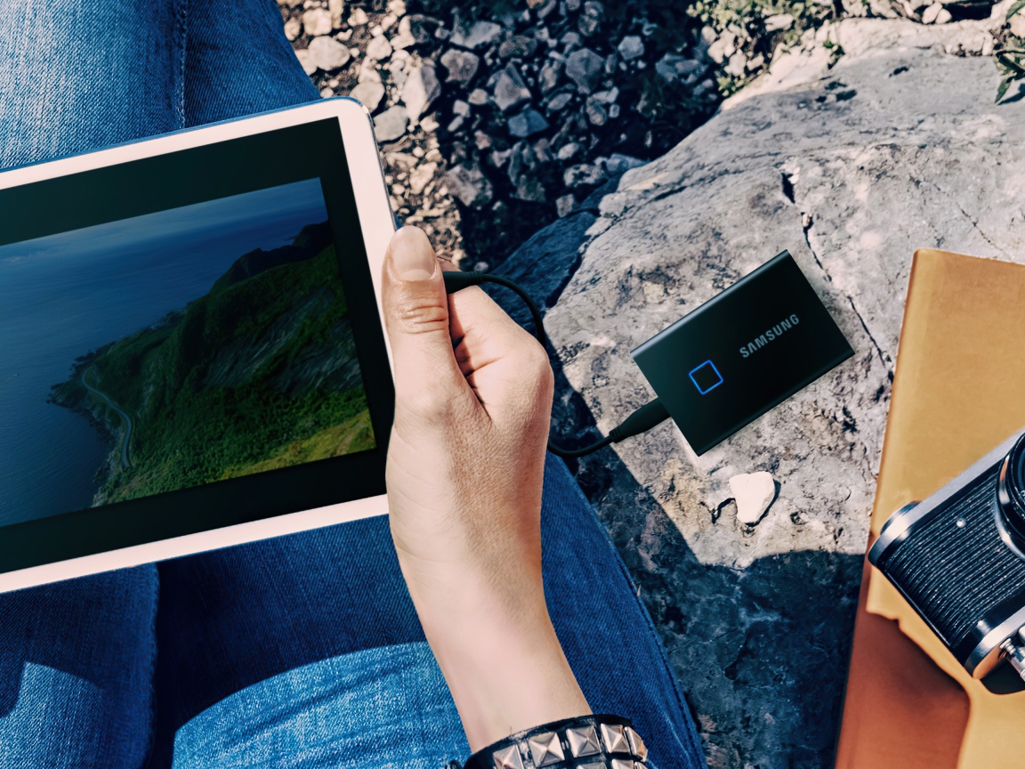 Портативный накопитель Samsung T7 Touch SSD, 2020