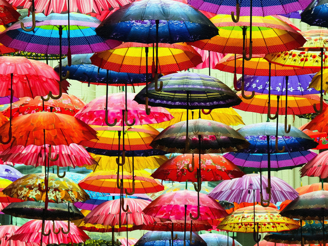 Много разноцветных зонтиком в воздухе