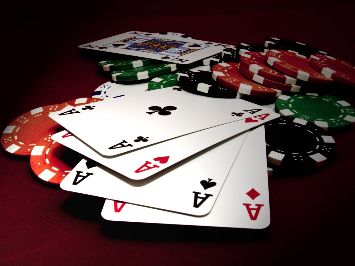 Карты и фишки для игры в  покер