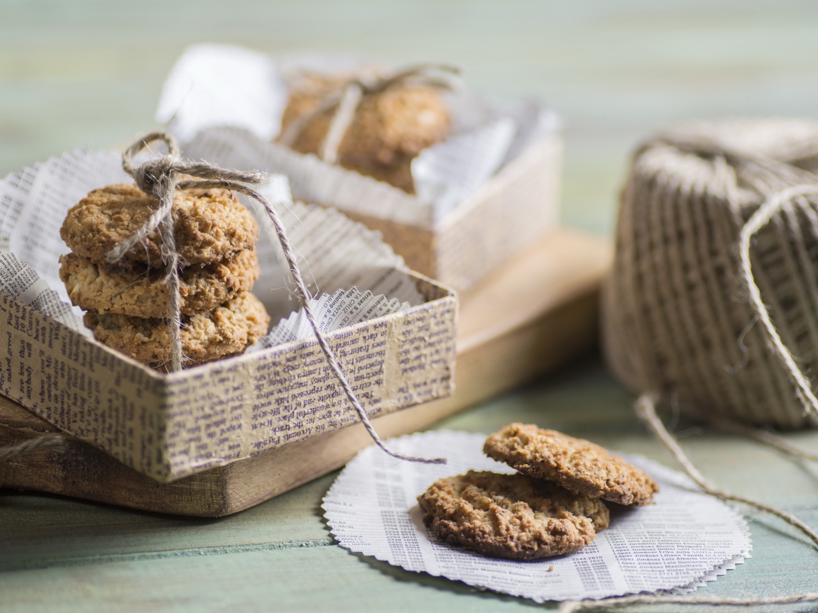 Овсяное печенье в коробке с бумагой 