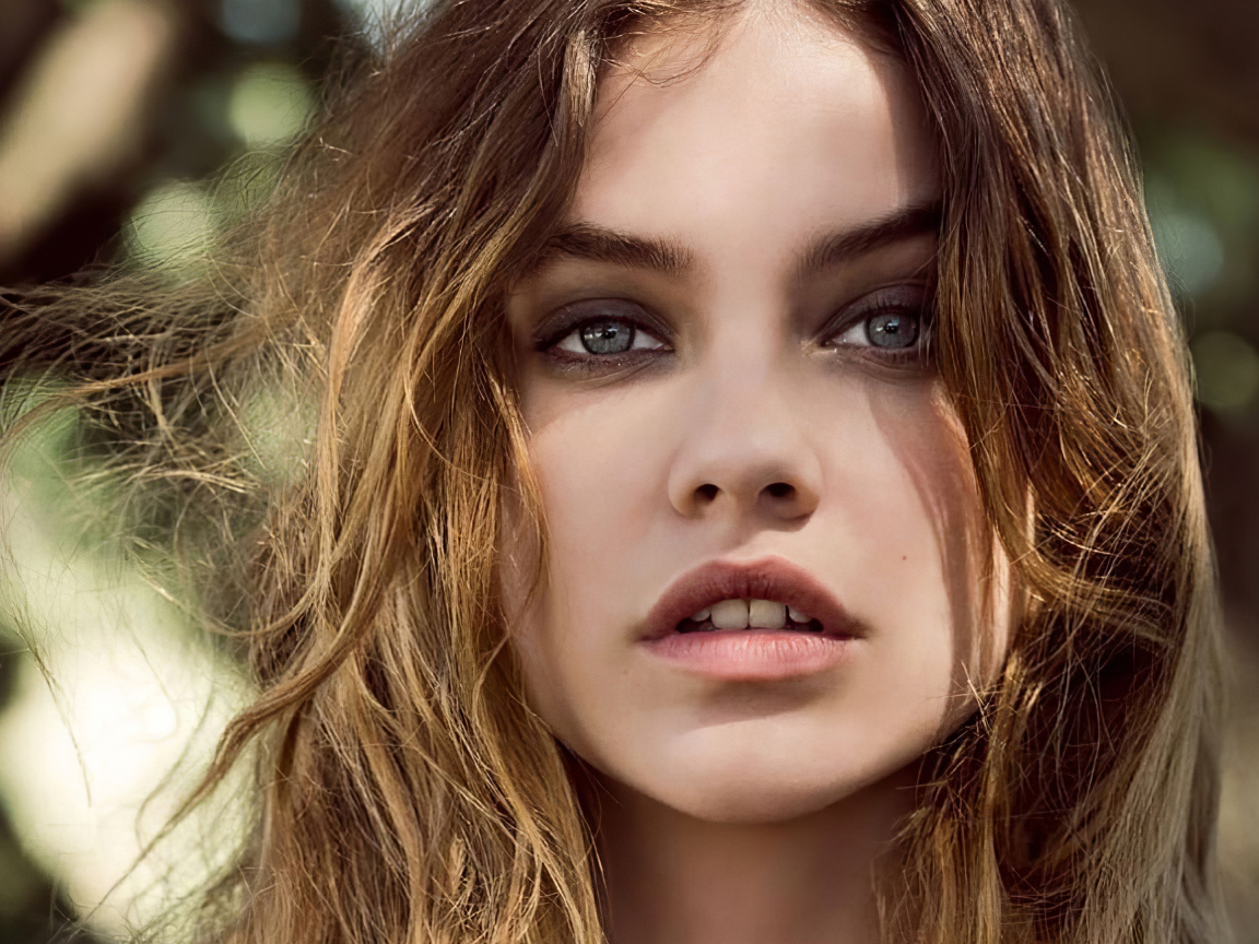 Красивое лицо крупным планом, модель Барбара Палвин