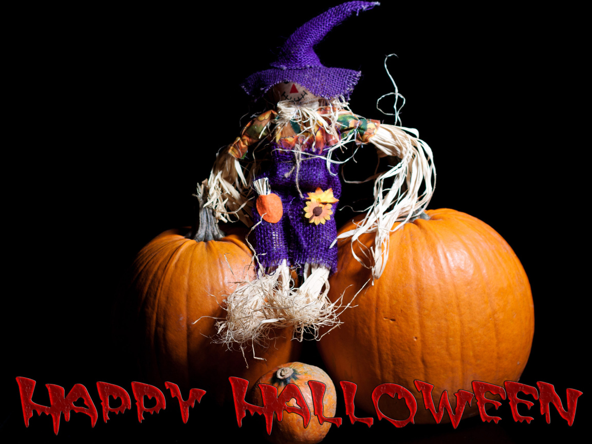 Игрушка и тыква на праздник Хэллоуин