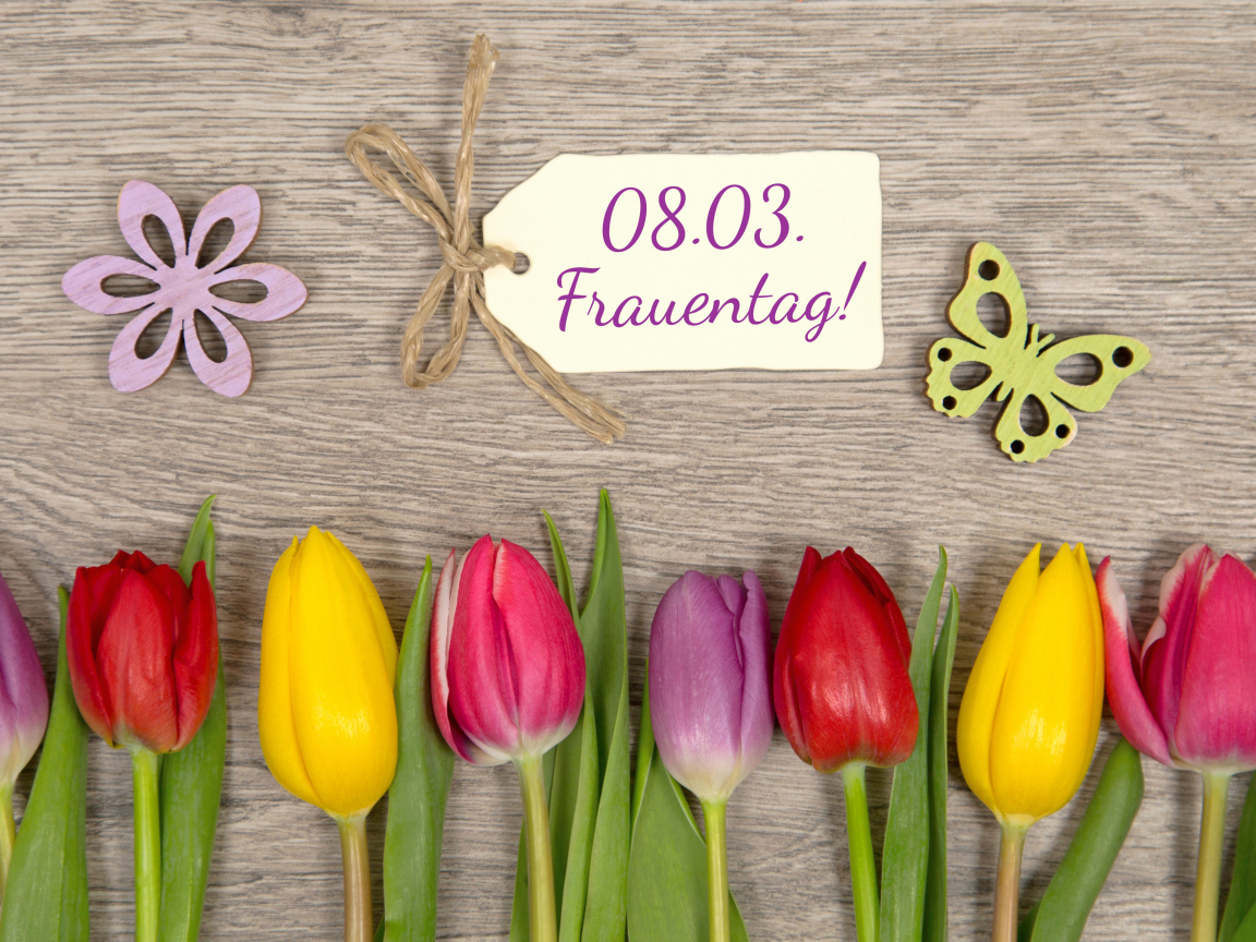 Букет разноцветных тюльпанов на 8 Марта