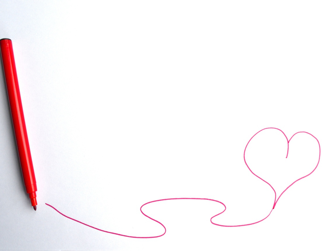 Сердце нарисовано фломастером на белом фоне 