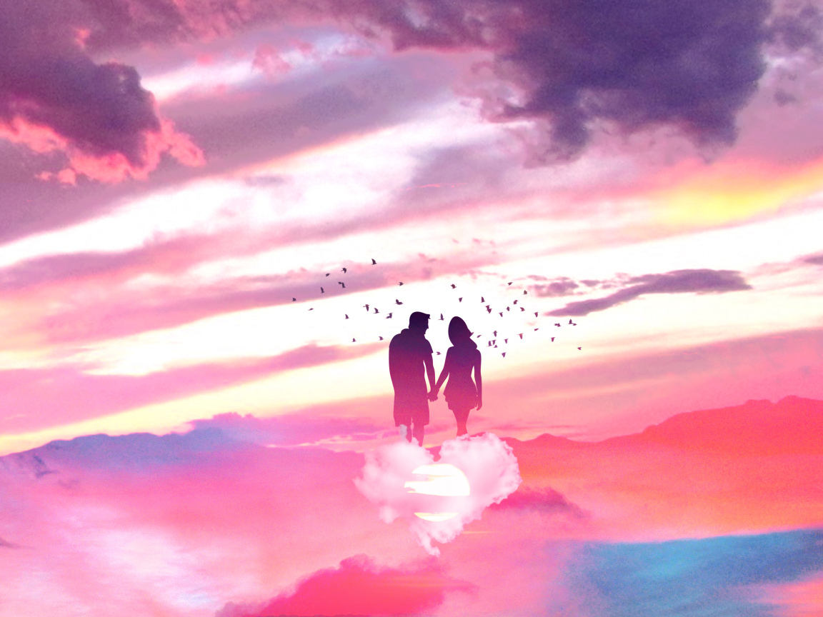 Силуэт влюбленной пары идет по облакам 