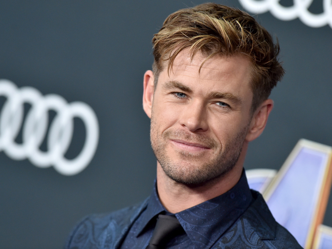 Милая улыбка актера Криса Хемсворта