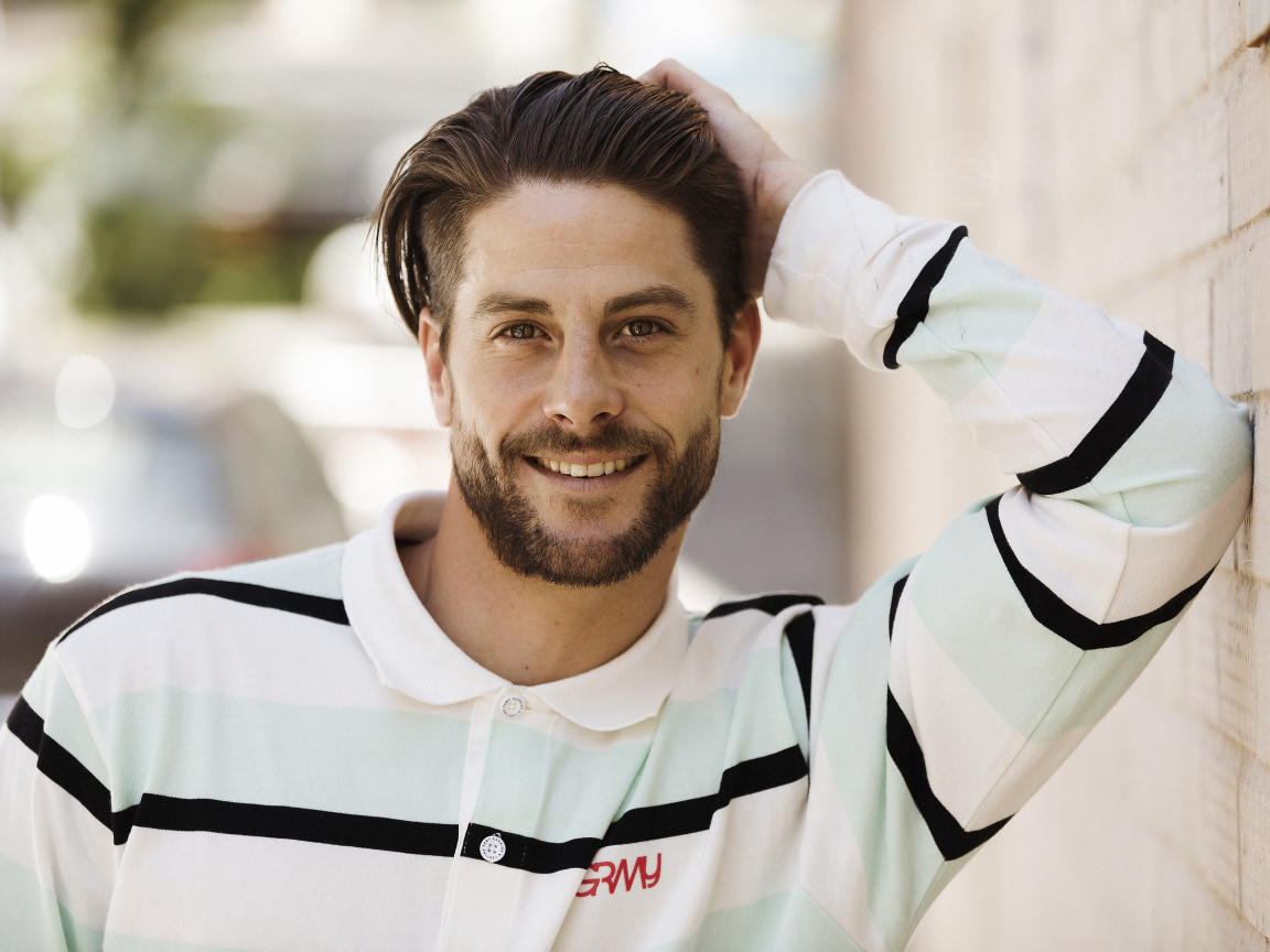 Красивый молодой мужчина, актер Луис Фернандес