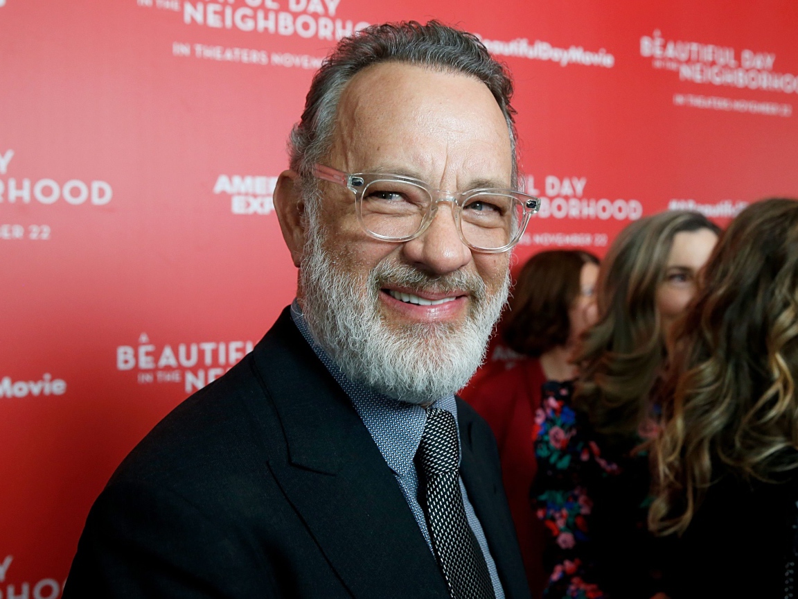 Улыбающийся мужчина, актер Том Хэнкс