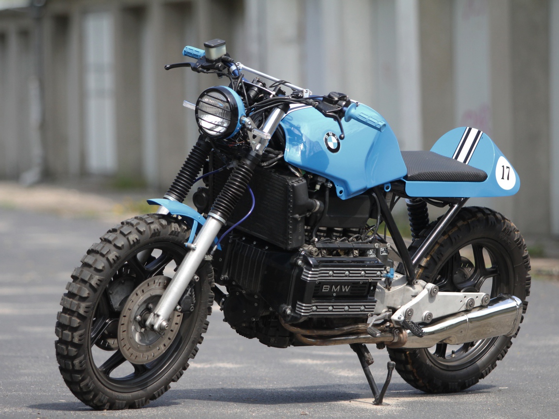 Мотоцикл BMW K100 RS на асфальте 