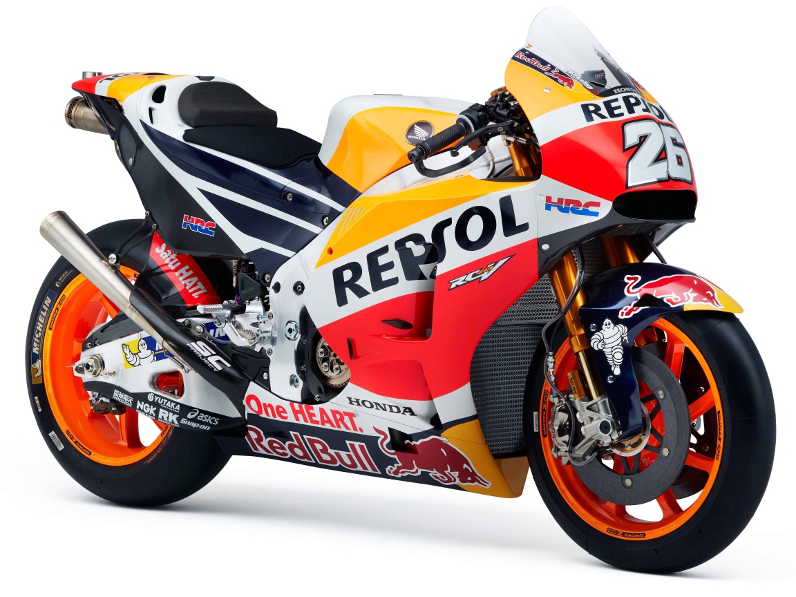 Мотоцикл гоночный honda на белом фоне