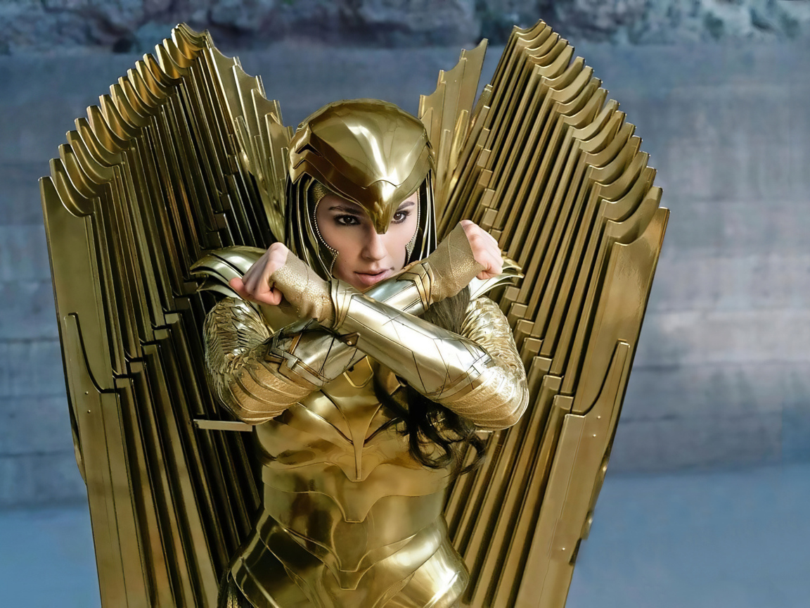 Актриса Галь Гадот в костюме в фильме Чудо-женщина. 1984