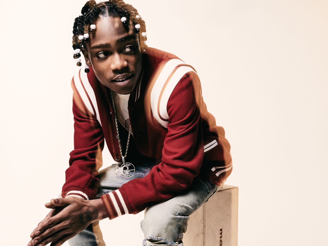 Американский рэпер  22Gz на белом фоне