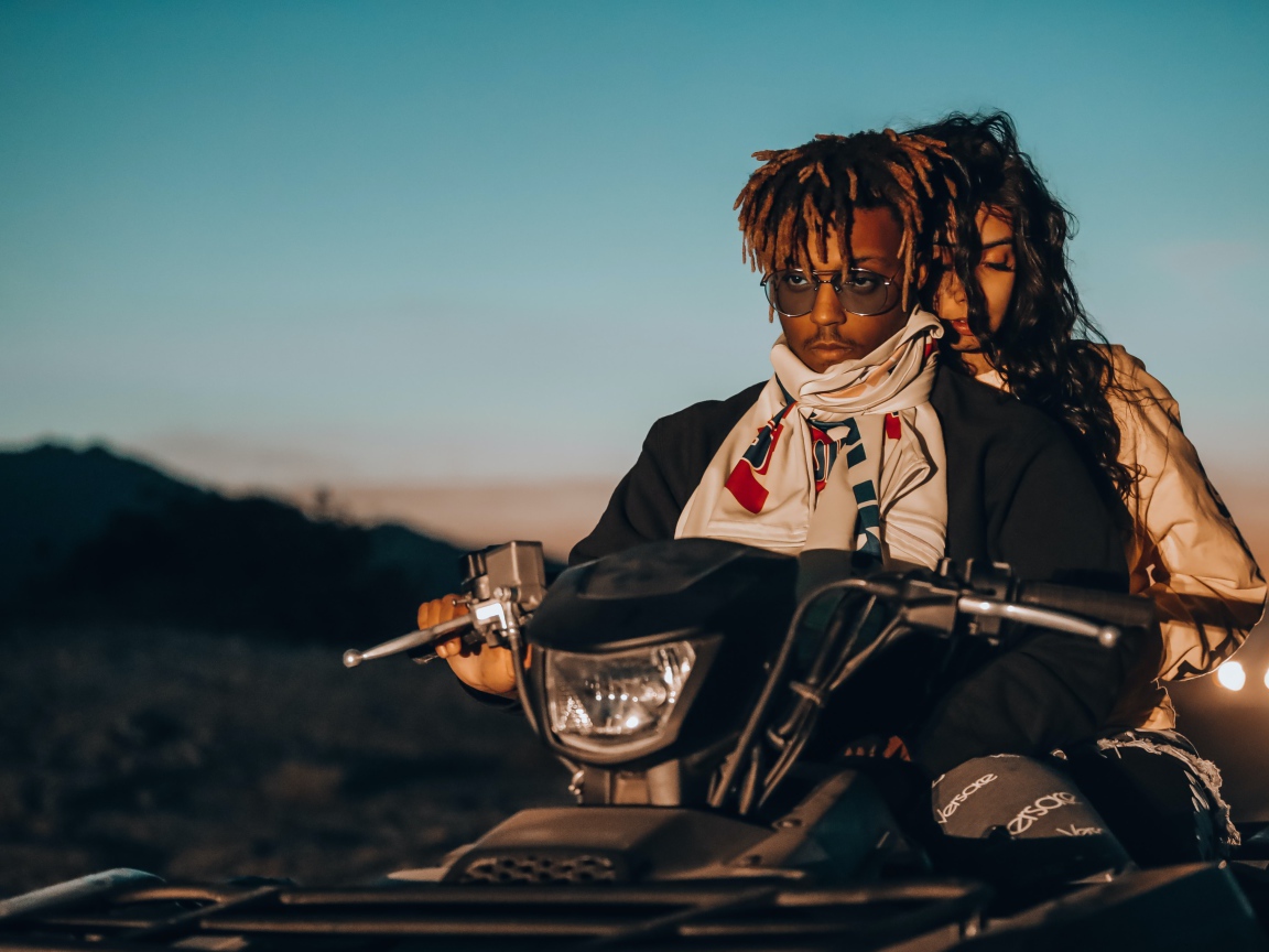 Рэпер Juice WRLD с девушкой на квадроцикле