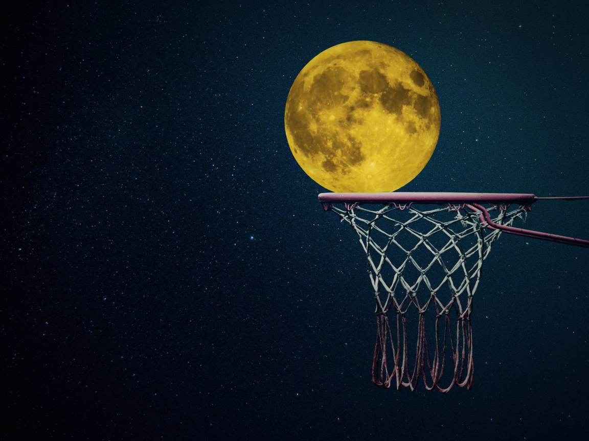 Луна попала в баскетбольное кольцо 