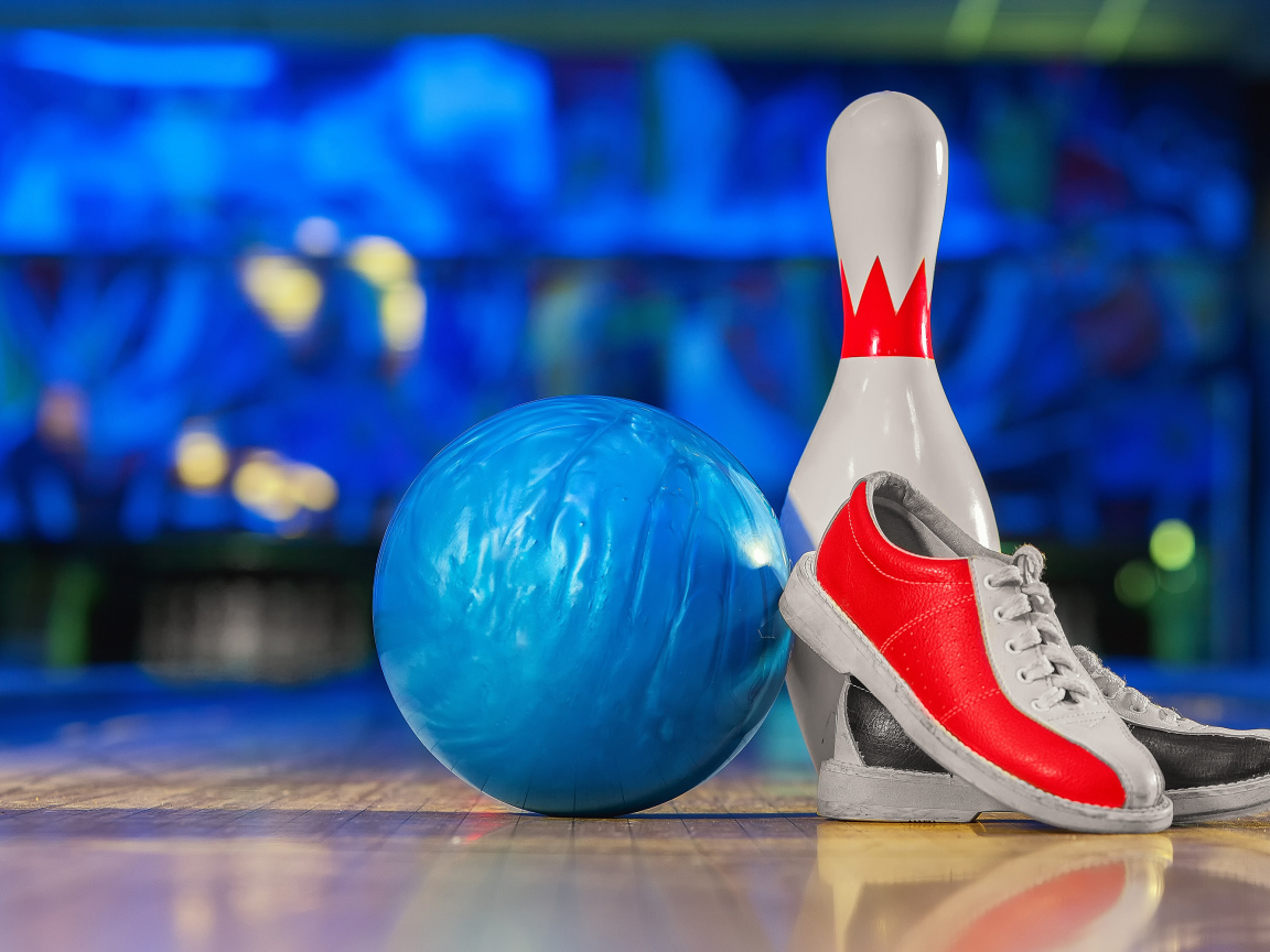 Шар, кегля и кеды для боулинга 