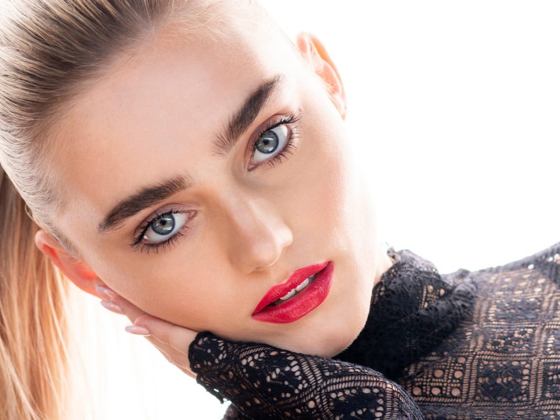 Актриса Мэг Доннелли лицо крупным планом