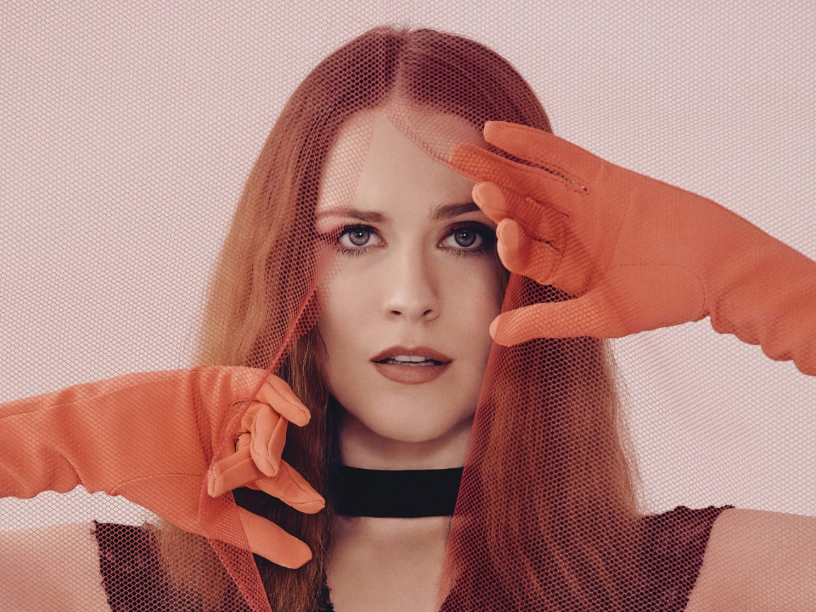 Американская актриса Рэйчел Броснахэн с рыжими волосами