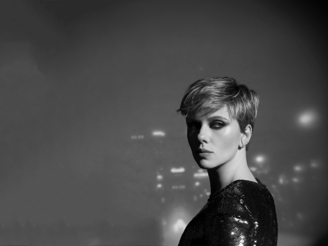 Американская актриса Скарлетт Йоханссон черно - белое фото