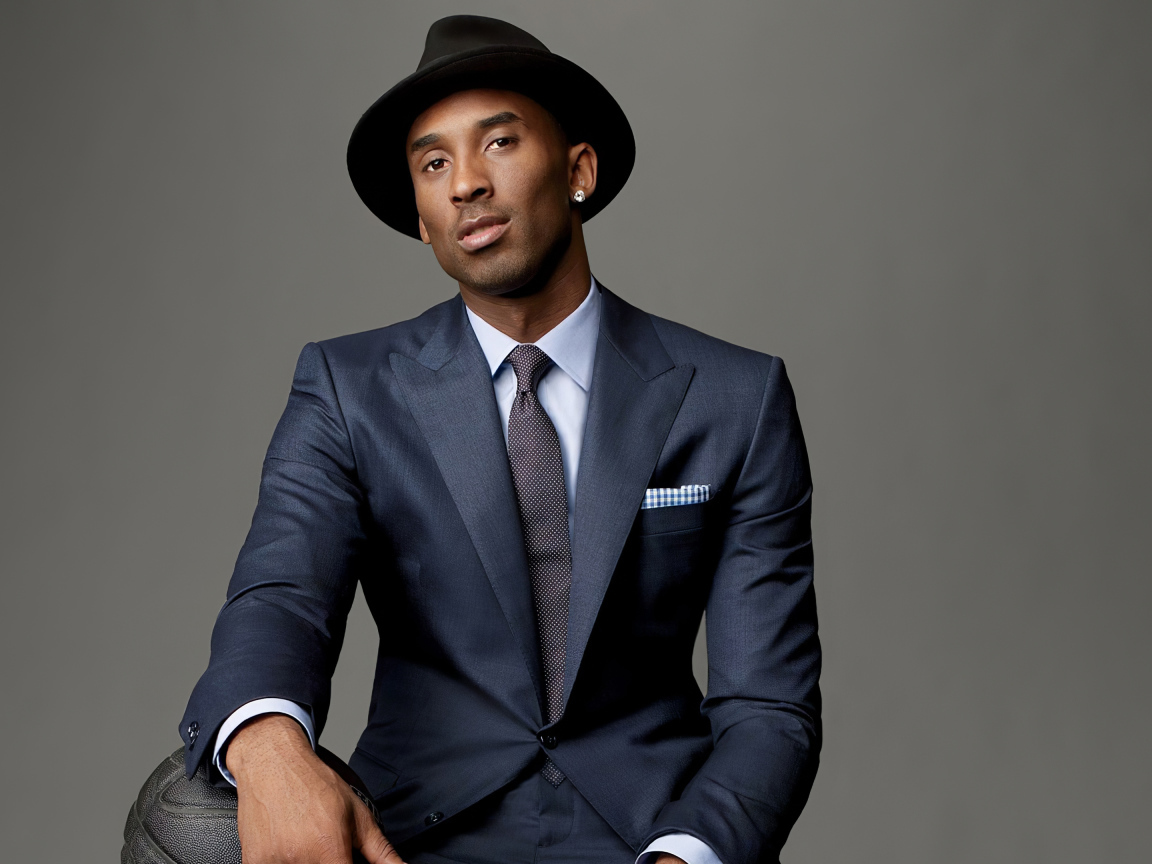 Американский баскетболист Коби Брайант в костюме