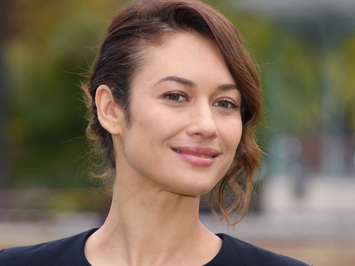 Российская актриса и модель Ольга Куриленко с милой улыбкой