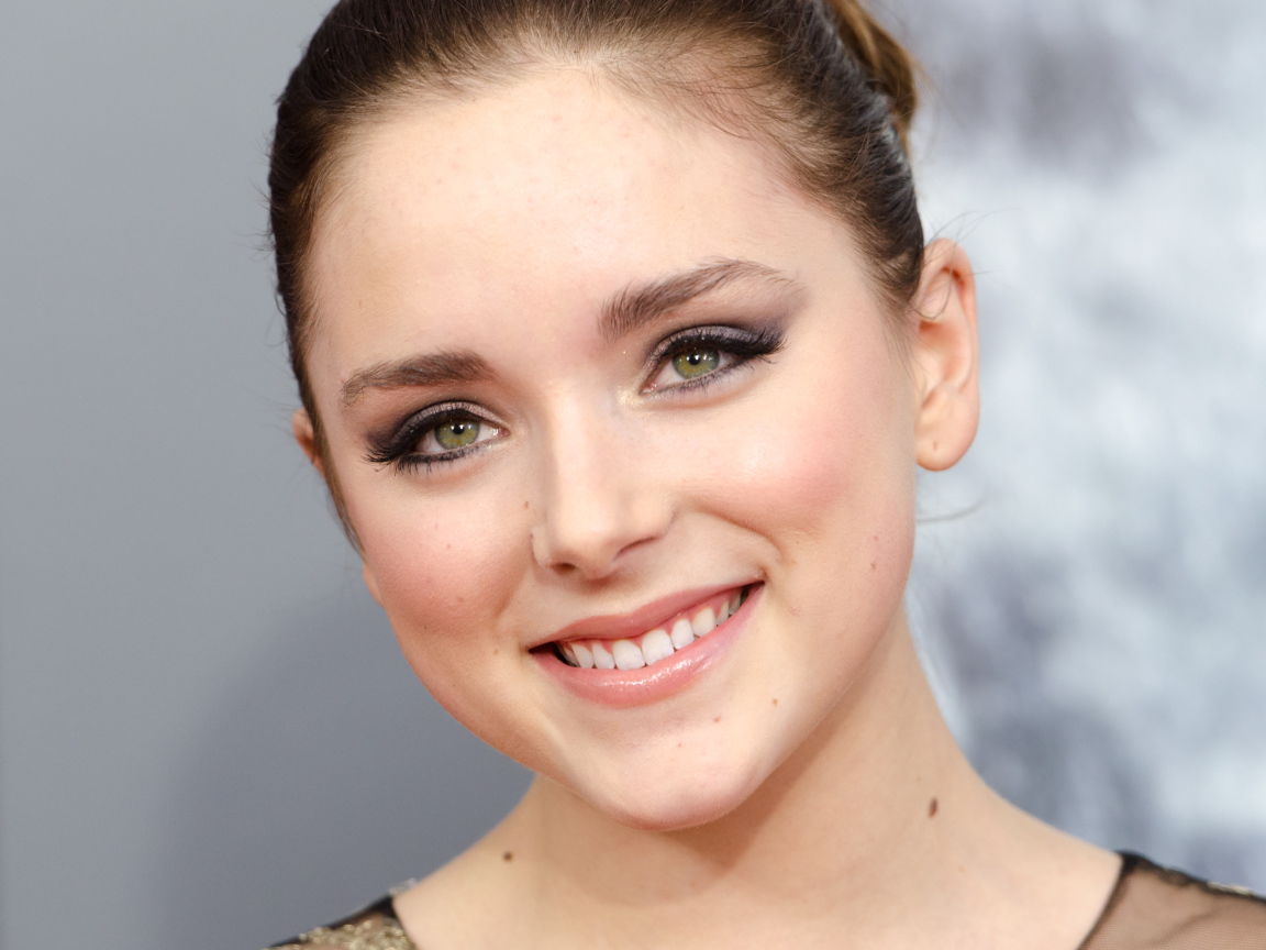 Милая улыбка молодой актрисы Мэдисон Девенпорт