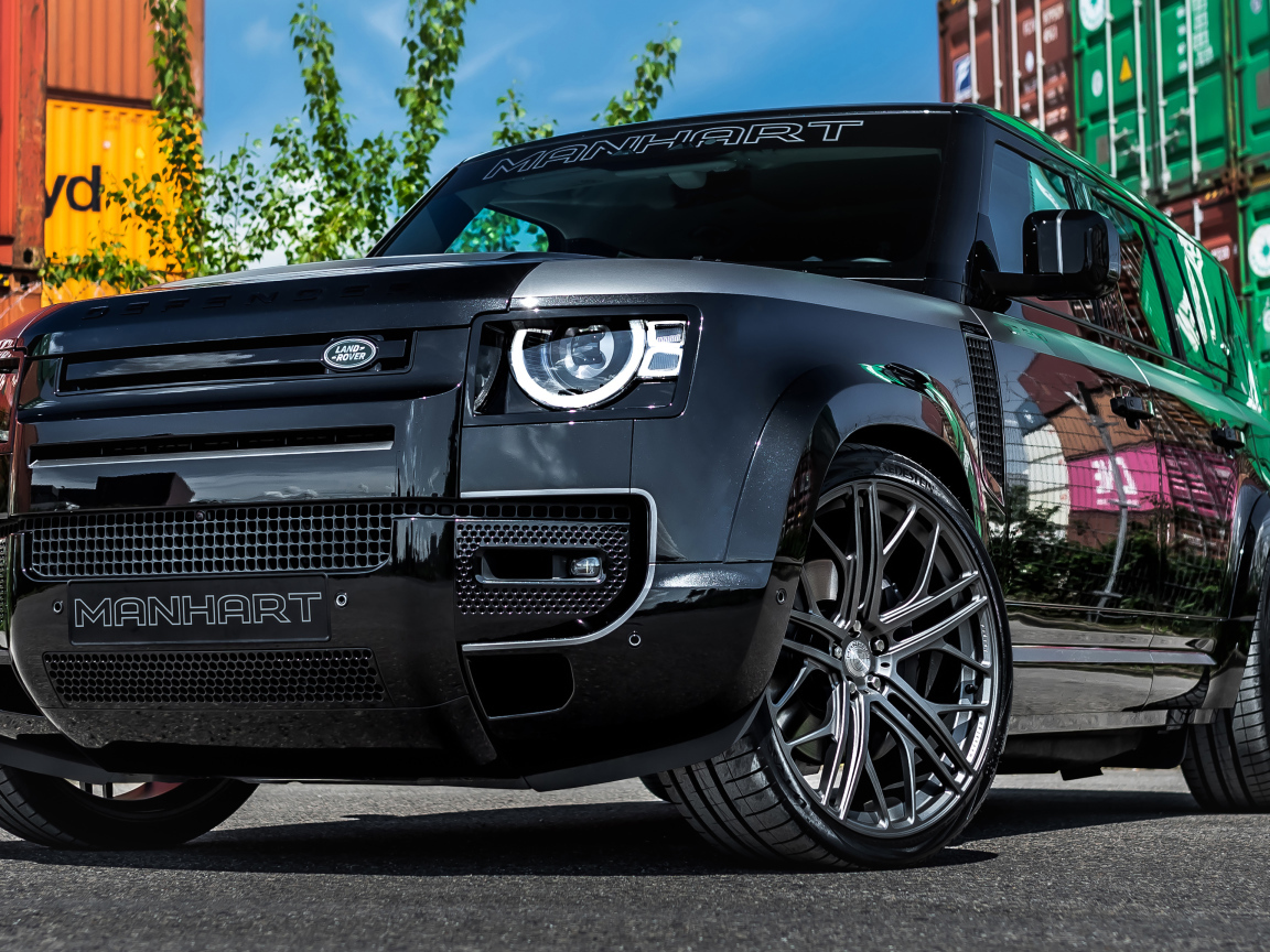 Черный дорогой автомобиль Manhart Defender DP500 2021 года