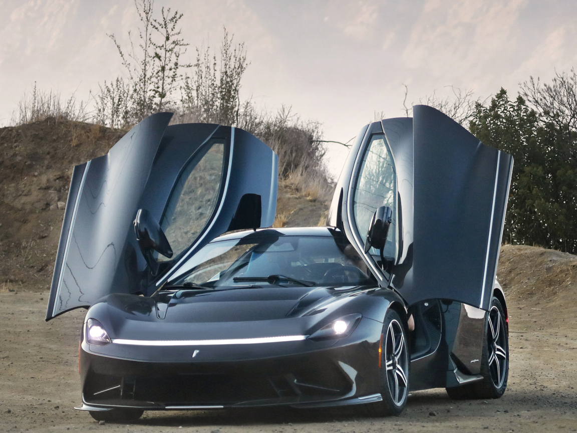 Автомобиль Pininfarina Battista, 2022 года с открытыми дверями