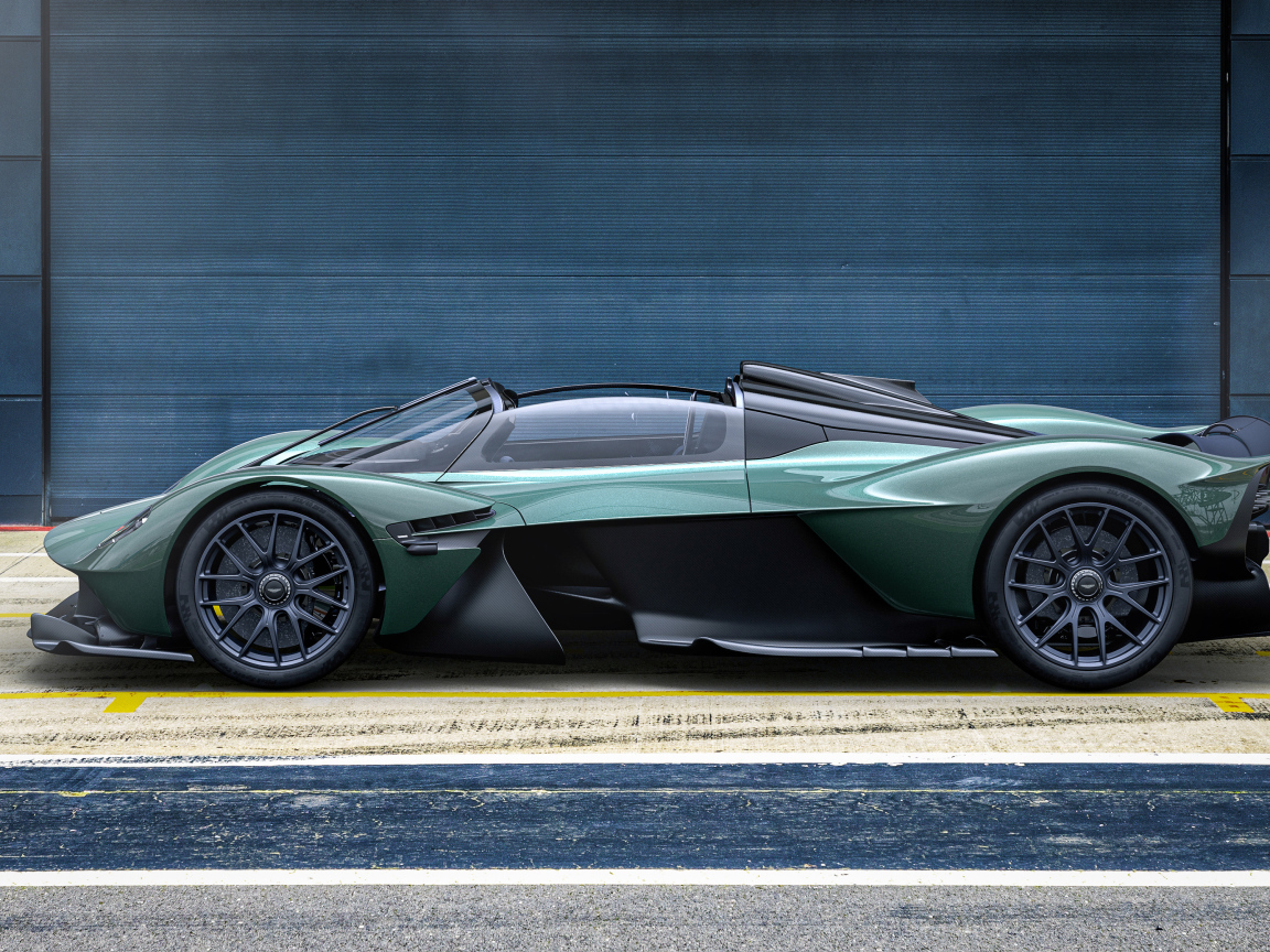 Кабриолет Aston Martin Valkyrie Spyder 2021 года вид сбоку