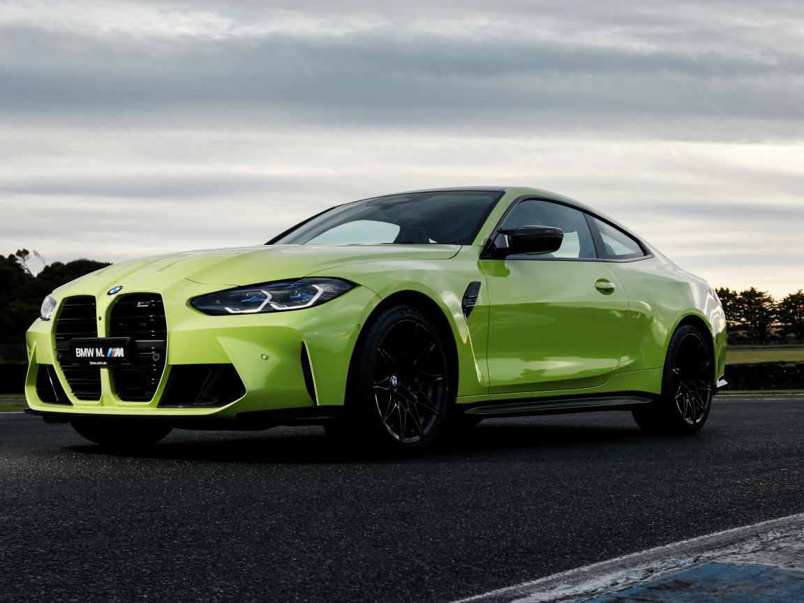 Автомобиль BMW M4 Competition 2021 года вид спереди